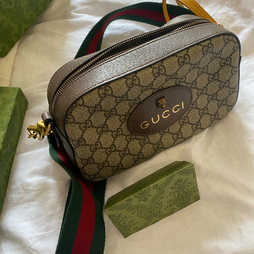 Gucci cross body handbag